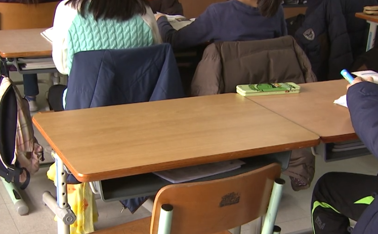 교실 책상 의자
