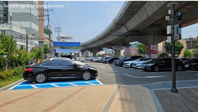 홍제천 폭포카페