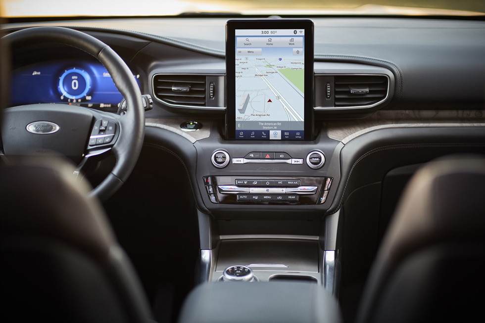 2023년형 포드 익스플로러 실내 1열 센터 디스플레이 사진