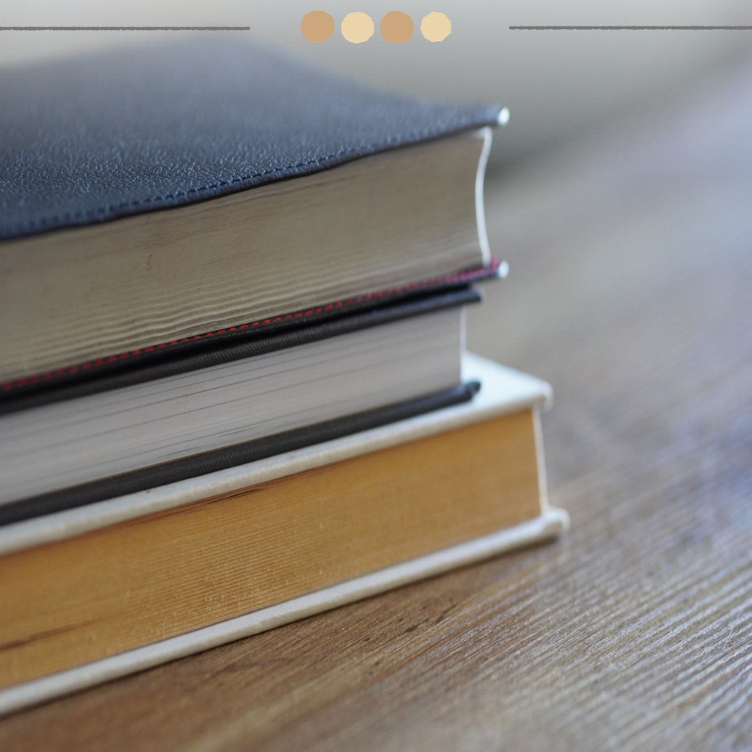 3권의 책 이미지