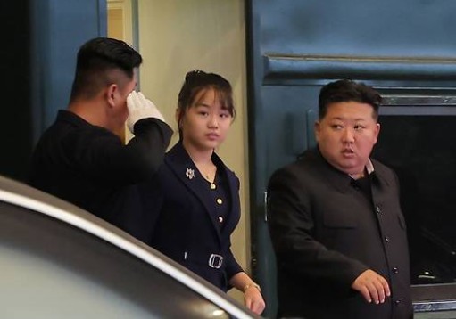 김정은 딸, 김주애 프로필 - 나이, 키, 오빠, 사주, 후계자, 시계, 엄마