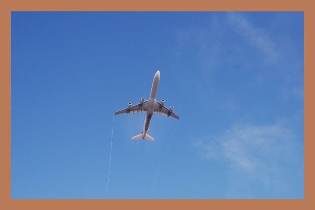 하늘을-나는-비행기