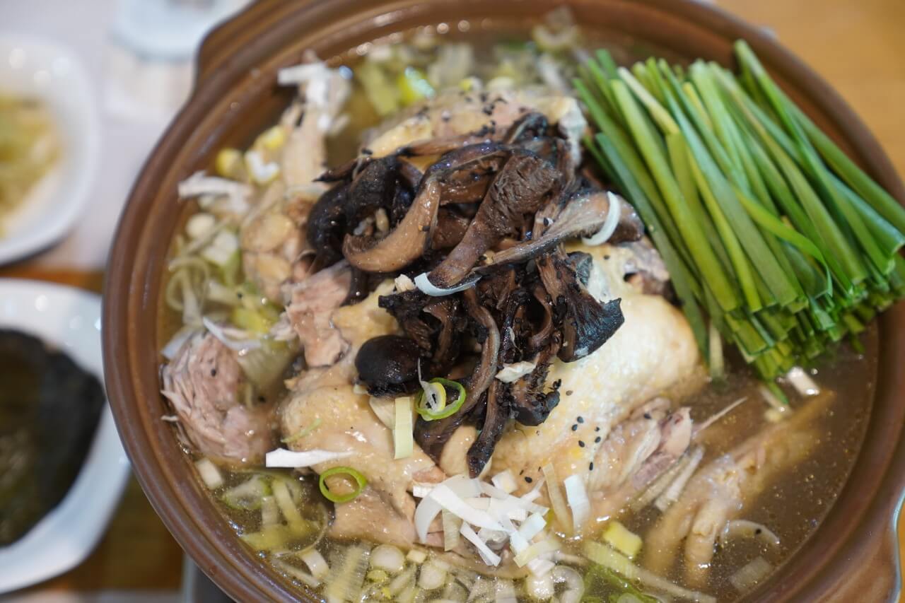 생생정보 장PD의 AI 여행기 AI 추천! 연인이 가기 좋은 가평 여행 코스 자라섬꽃페스타, 자라섬 출렁다리, 브릿지짚라인, 클럽비발디(수상레저), 다믈촌 (잣두부전골 전문)