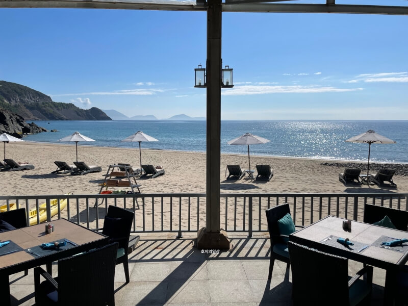 나트랑 미아 리조트 - 더 키친 식당 야외 좌석 뷰