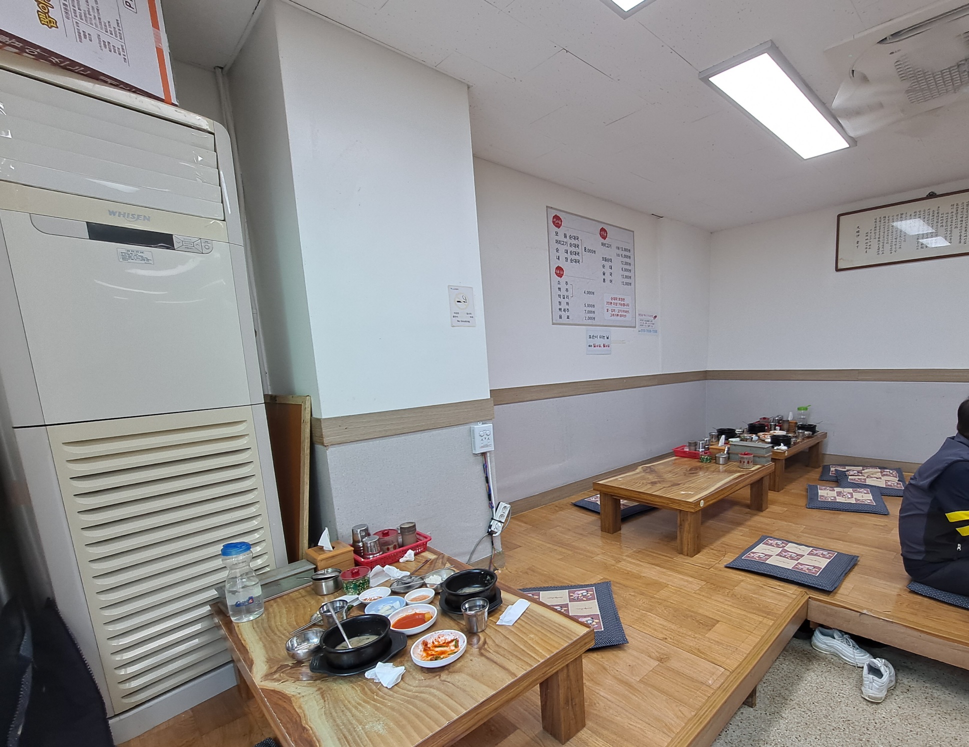 또순이-순대국-좌식-테이블