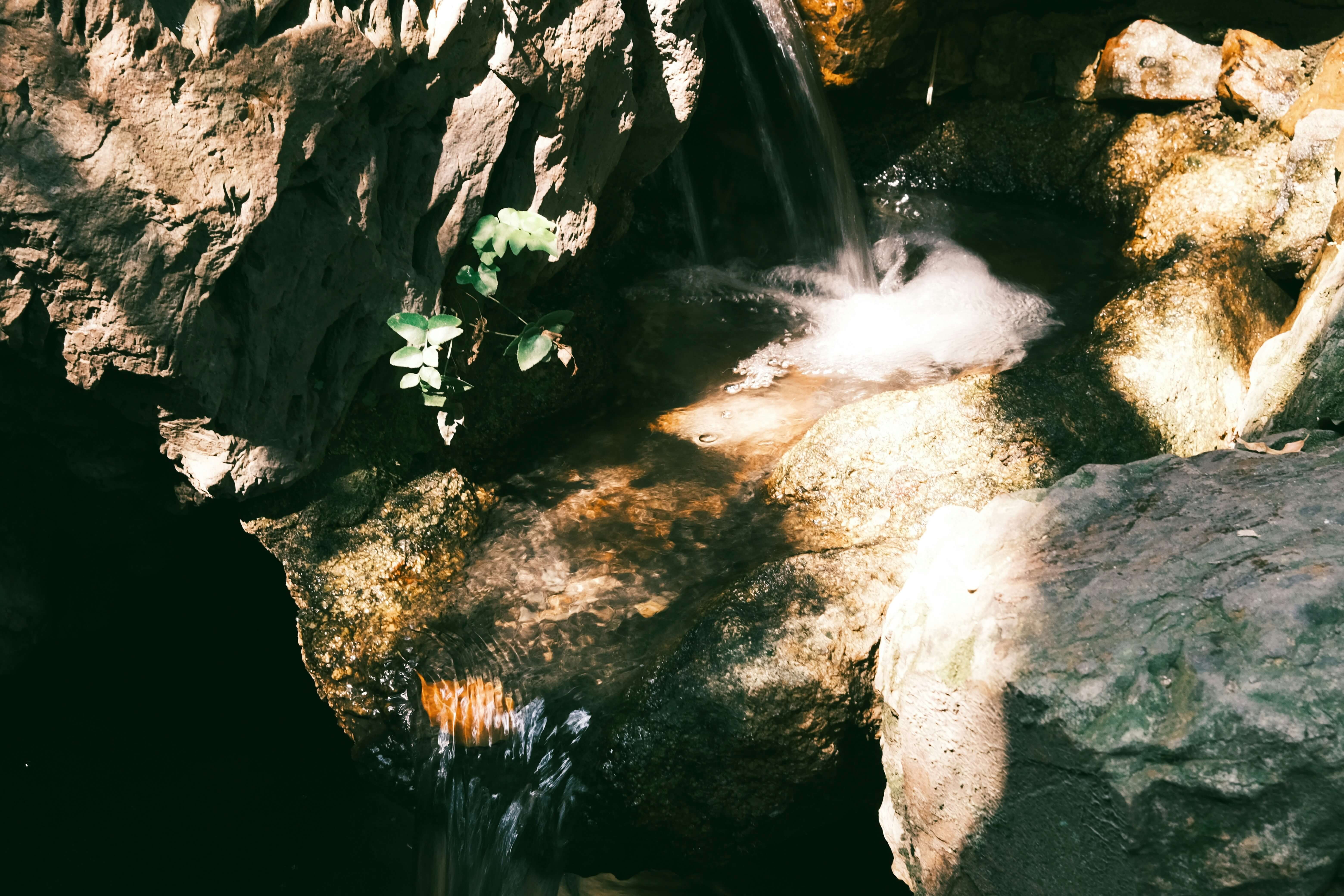 대형 싱크홀로 사라진 도로