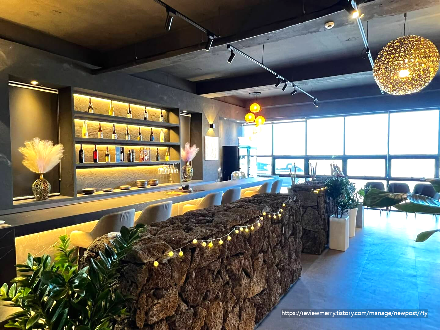 내부 바 테이블 좌석