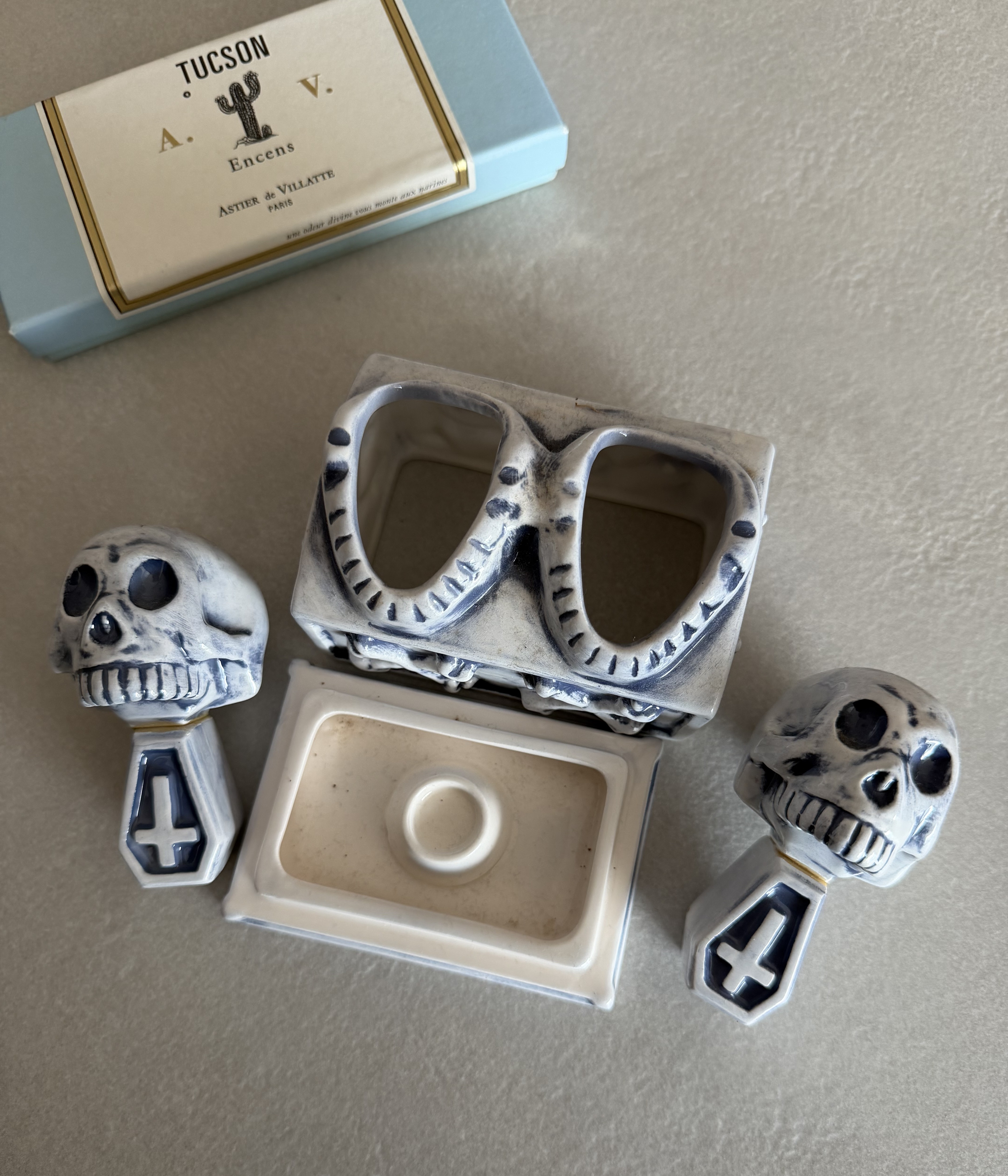 네이버후드 해골 인센스 홀더