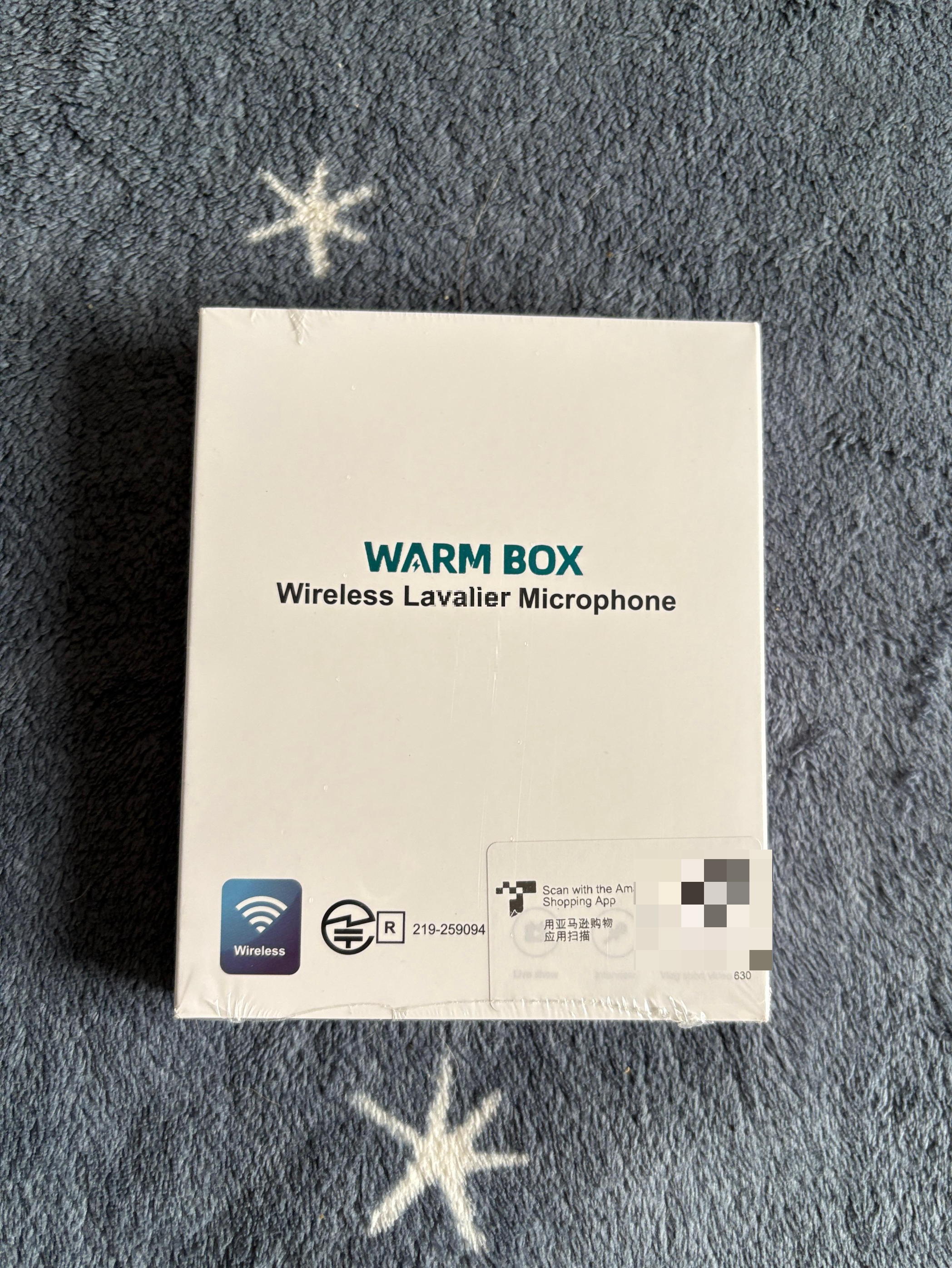 도착한 상자를 꺼내는 모습