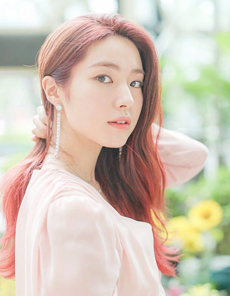 배우-하영