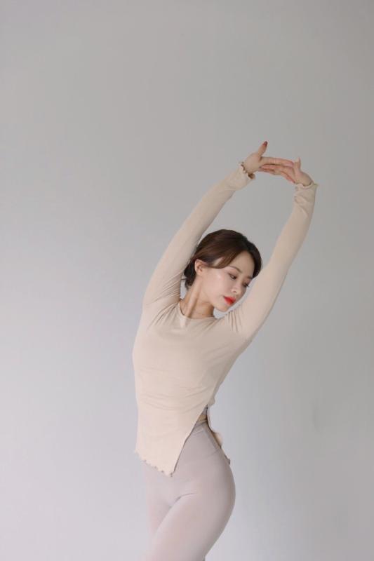 뮤토웨어 베리 프릴 트임 커버업 필라테스복 여성 요가복 상의 필라테스옷 필라테스 운동복