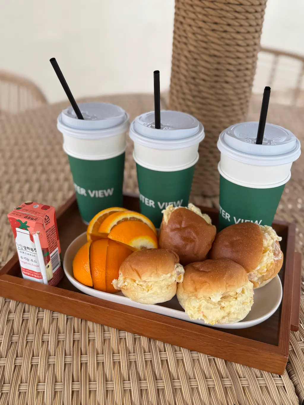 스테이인터뷰 파도리 조식(커피와 모닝빵 샌드위치)