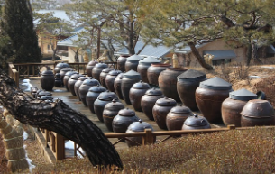 장독대의 비밀: 전통 발효와 풍수, 조왕신·성주신 신앙까지 한 번에 알아보기