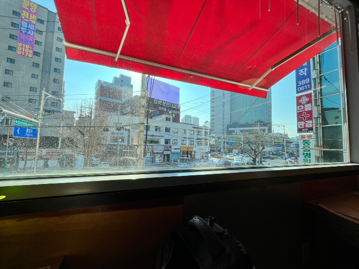 창가 좌석 모습