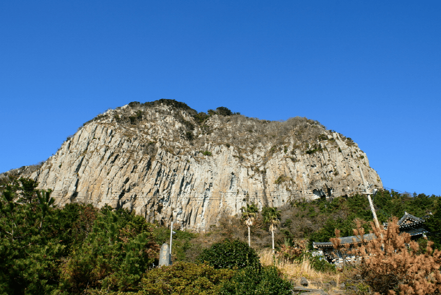 산방굴사