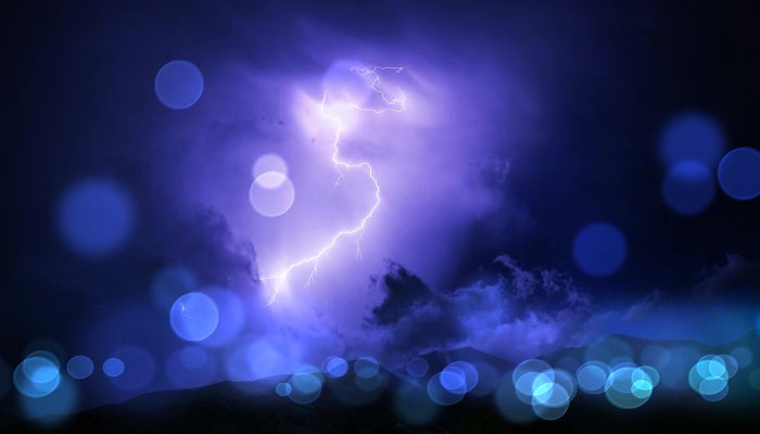 밤하늘 번개치는 모습