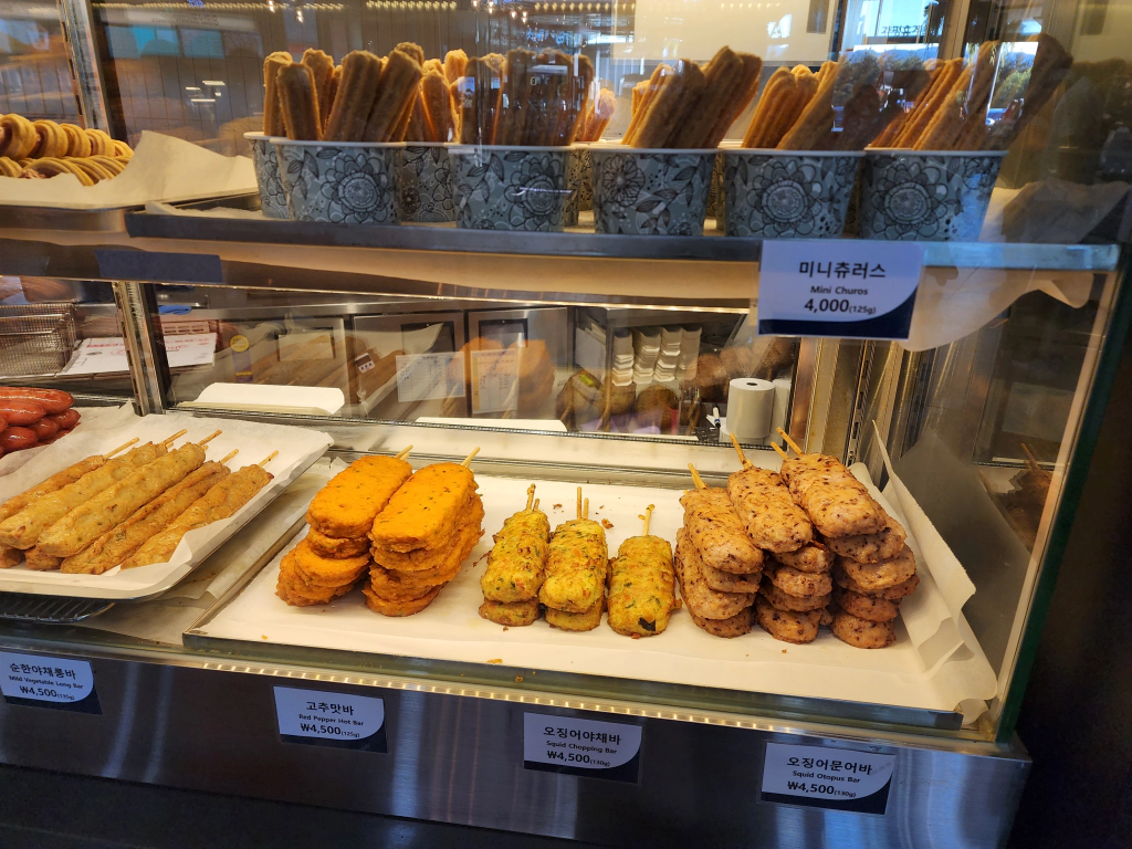 화장실 옆쪽에 보면 핫바를 판매 중!