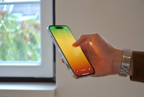 노년층 스마트폰 추천 (쉬운 UI, 큰 화면, 저렴한 가격)