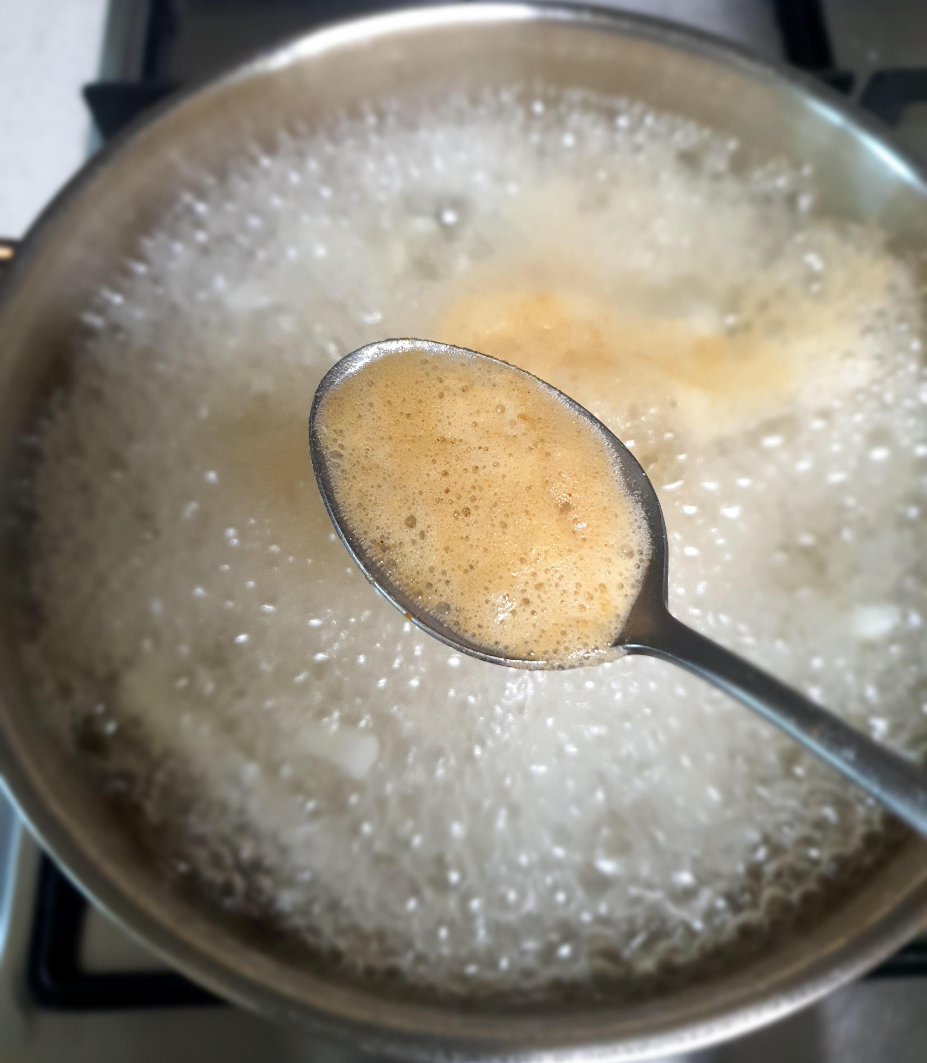 불순물을-걷어줍니다.