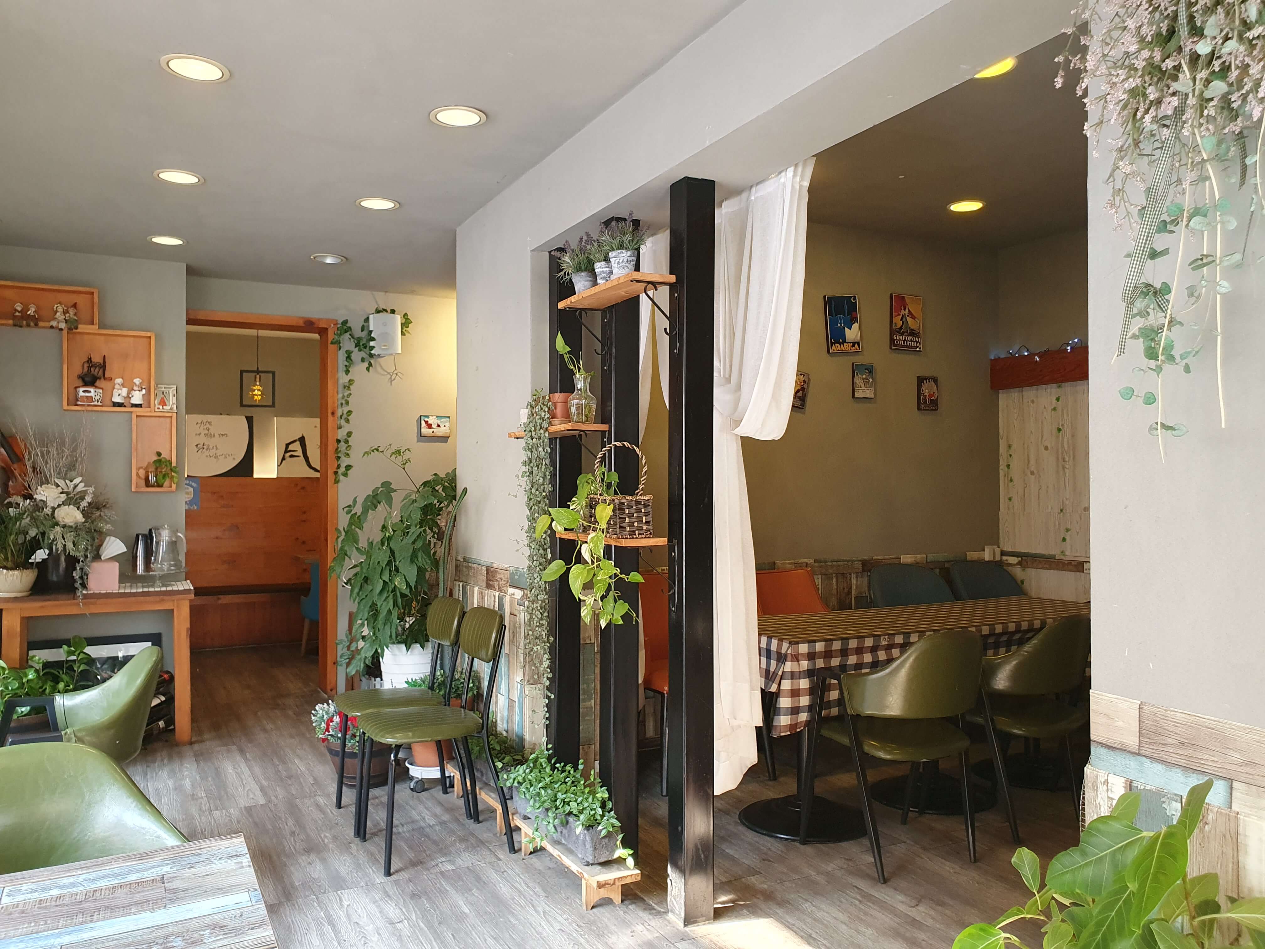 부산시청(거제동) 맛집 꿈꾸는 디저트-까페 내부