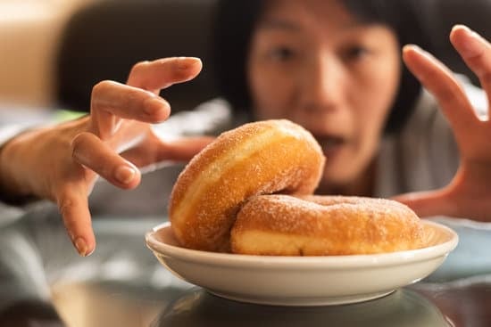 배고프지 않은데도 음식을 먹고 싶은 이유