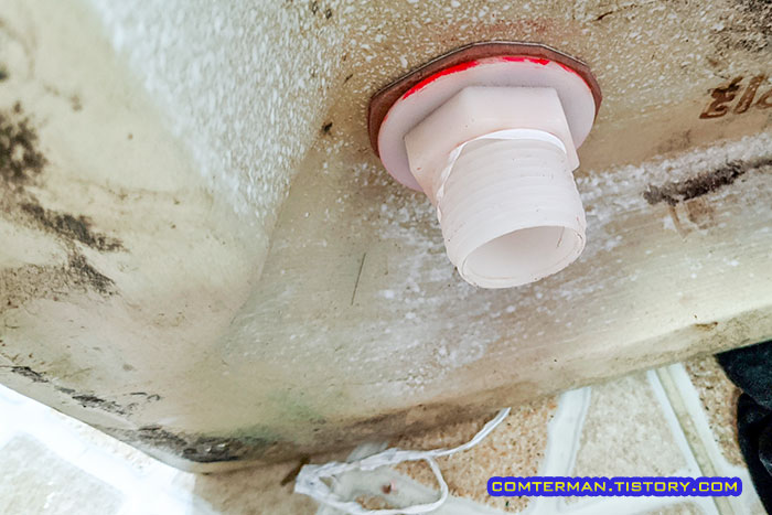 좌변기 물탱크 급수구