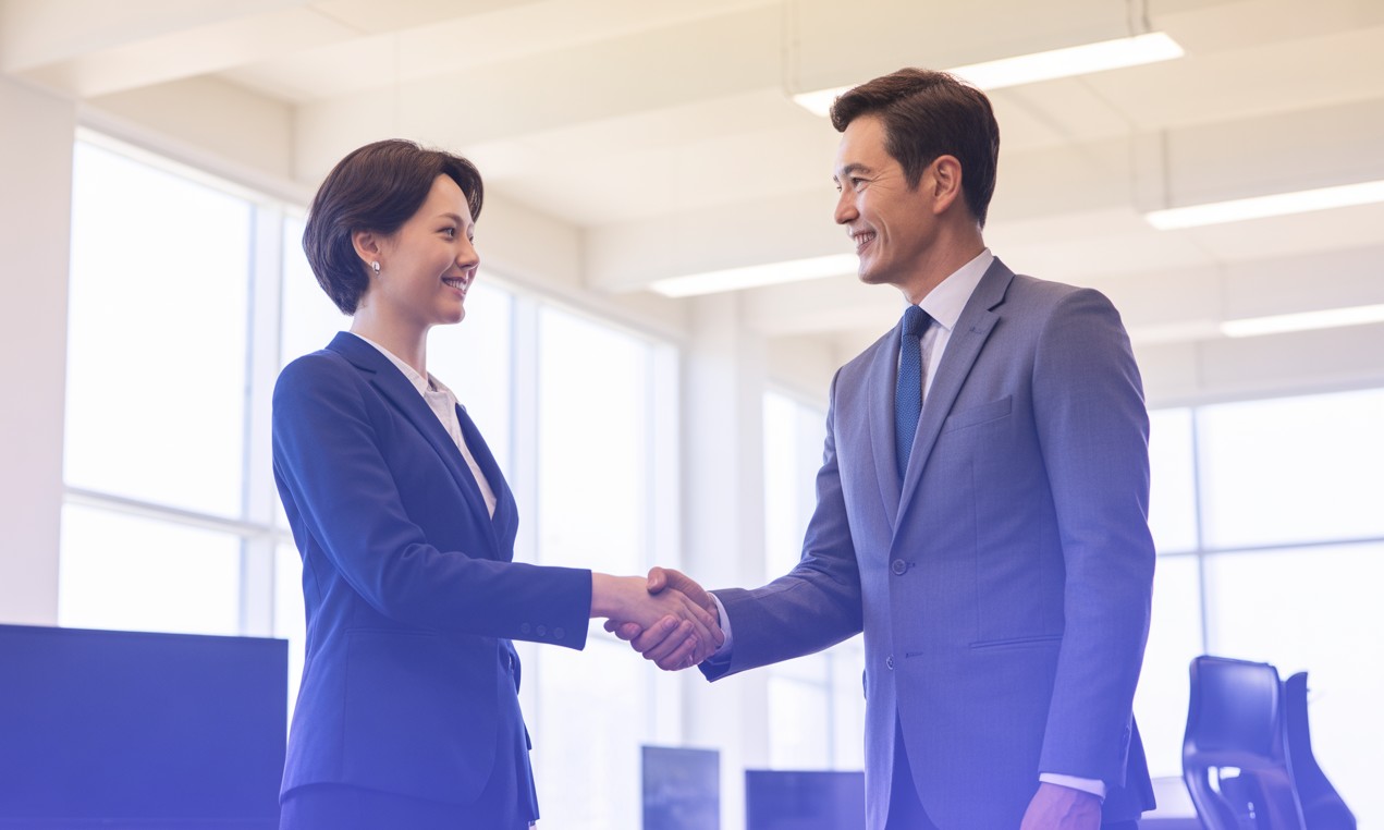 새로운 전문성을 갖춘 인력으로 자리 잡을 수 있도록 하여 재취업 성공률을 끌어올리는 것