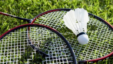 배우 김수현 태국팬미팅 배드민턴 논란