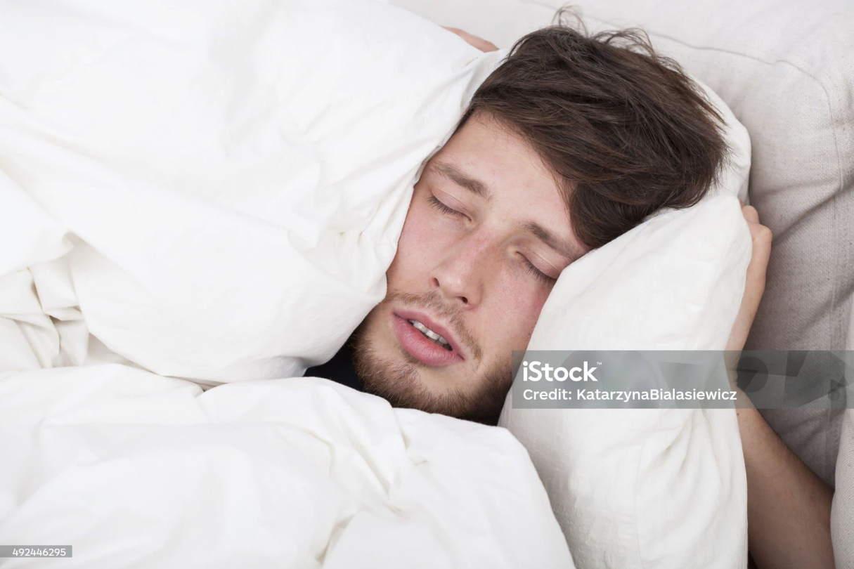 턱 통증을 일으키는 수면 중 이갈이를 위한 마우스피스