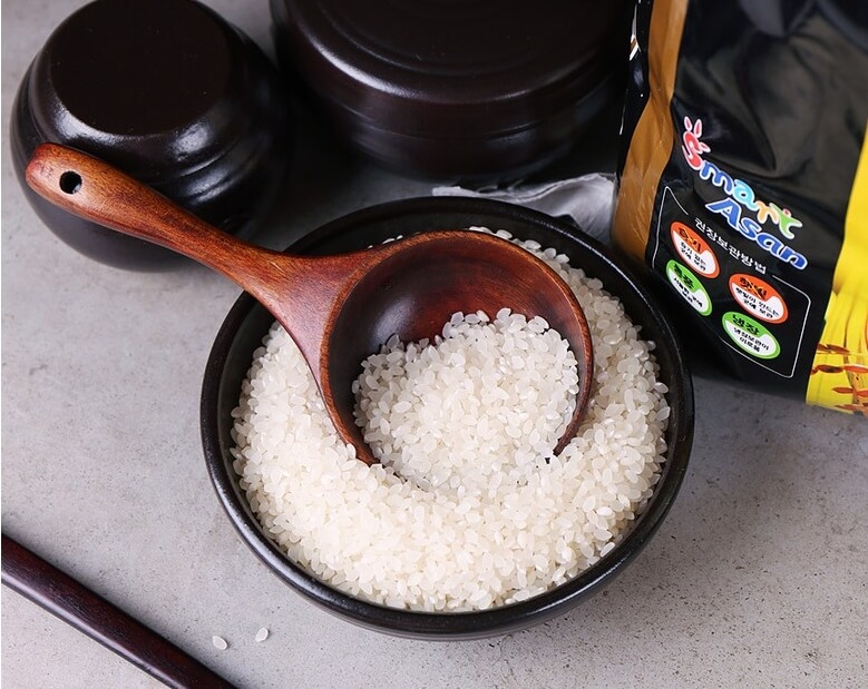 바구니에-담겨있는-아산-지역특산물-아산-맑은-쌀