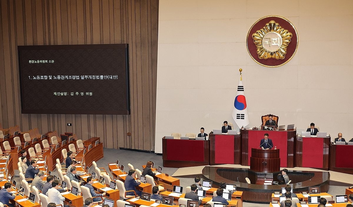 국회 본회의장에서 김주영 국회의원 모습