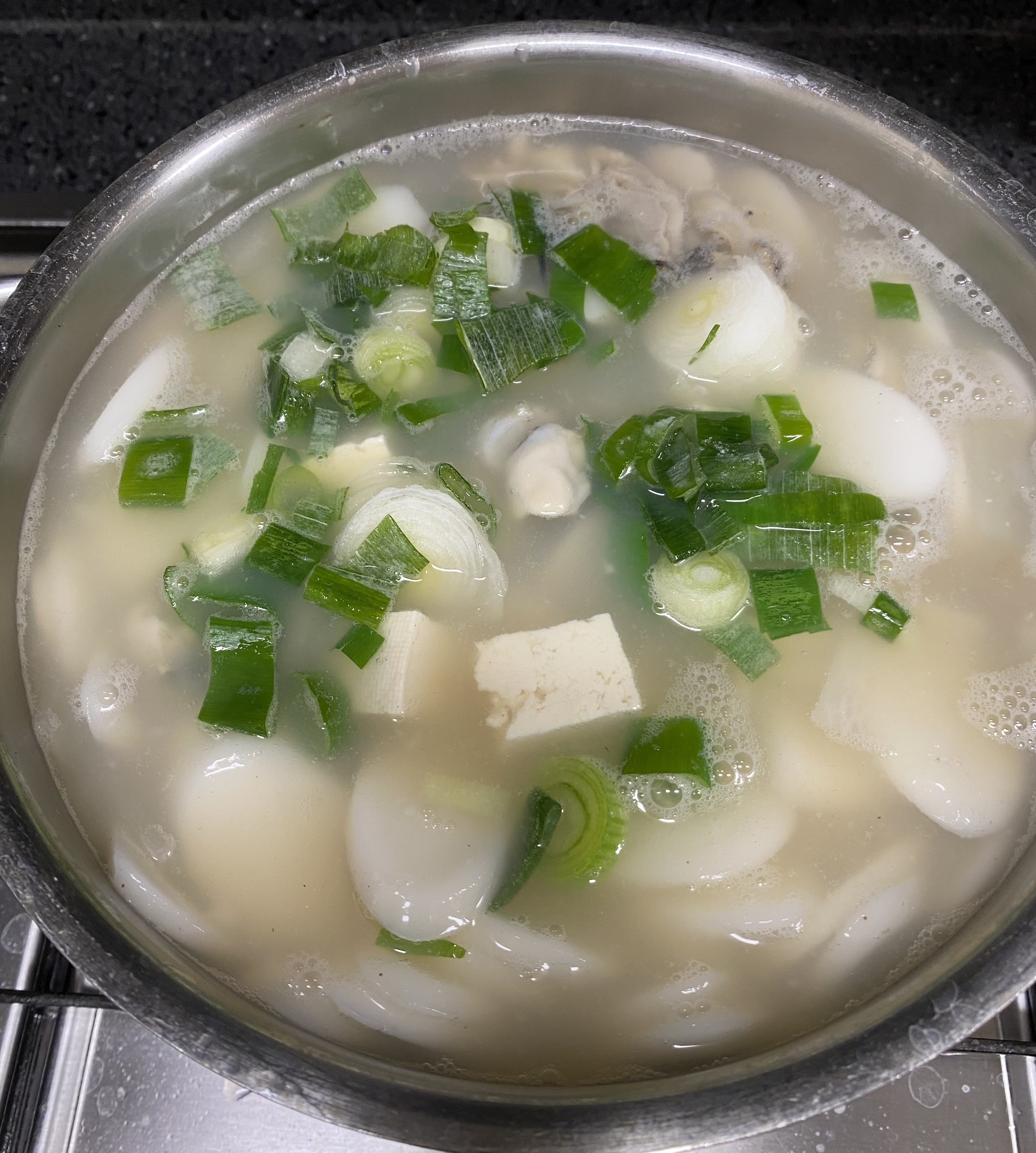 굴과 파를 넣은 모습