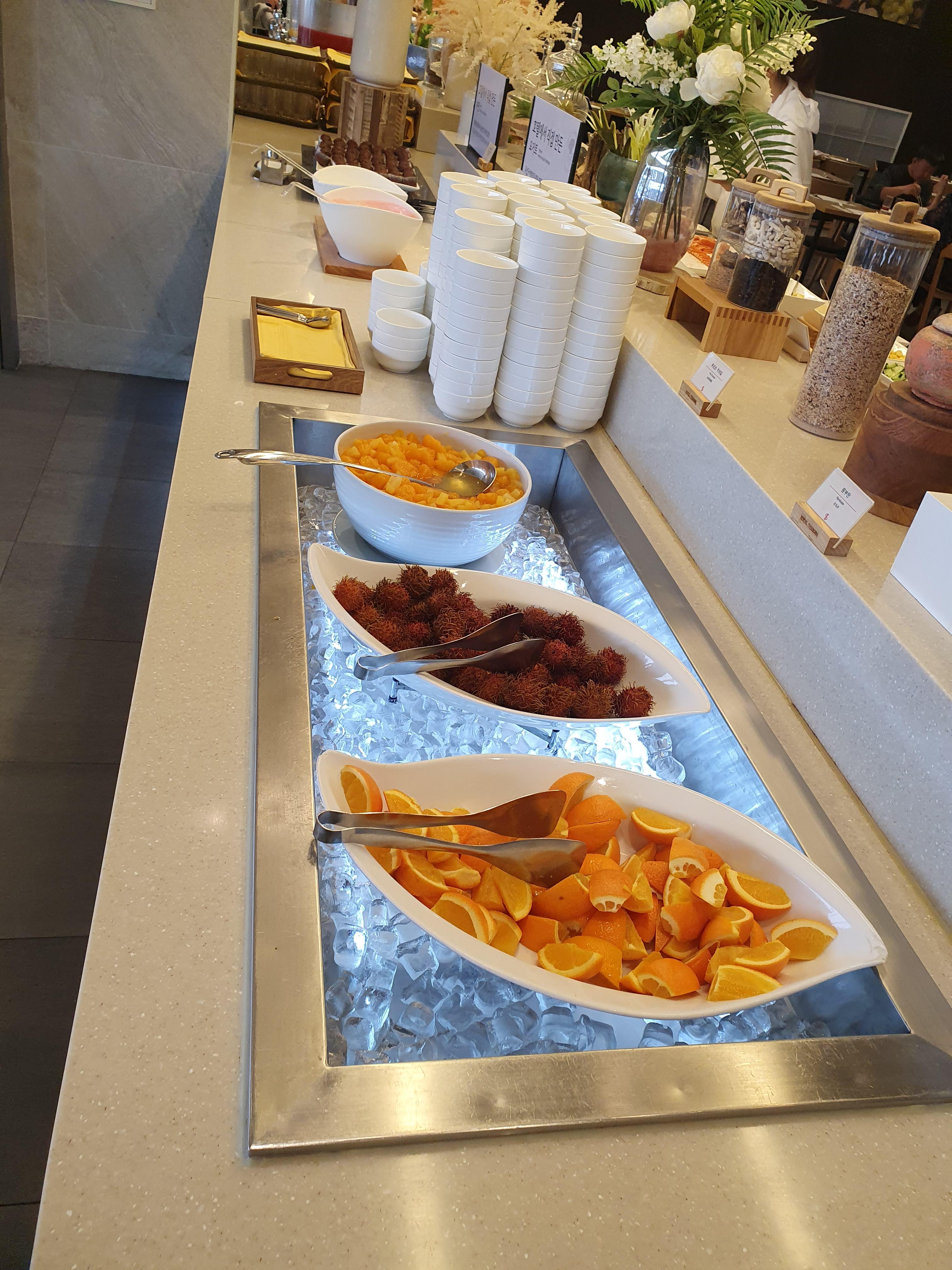 제주 호텔 더본 조식뷔페 탐모라 후식과일