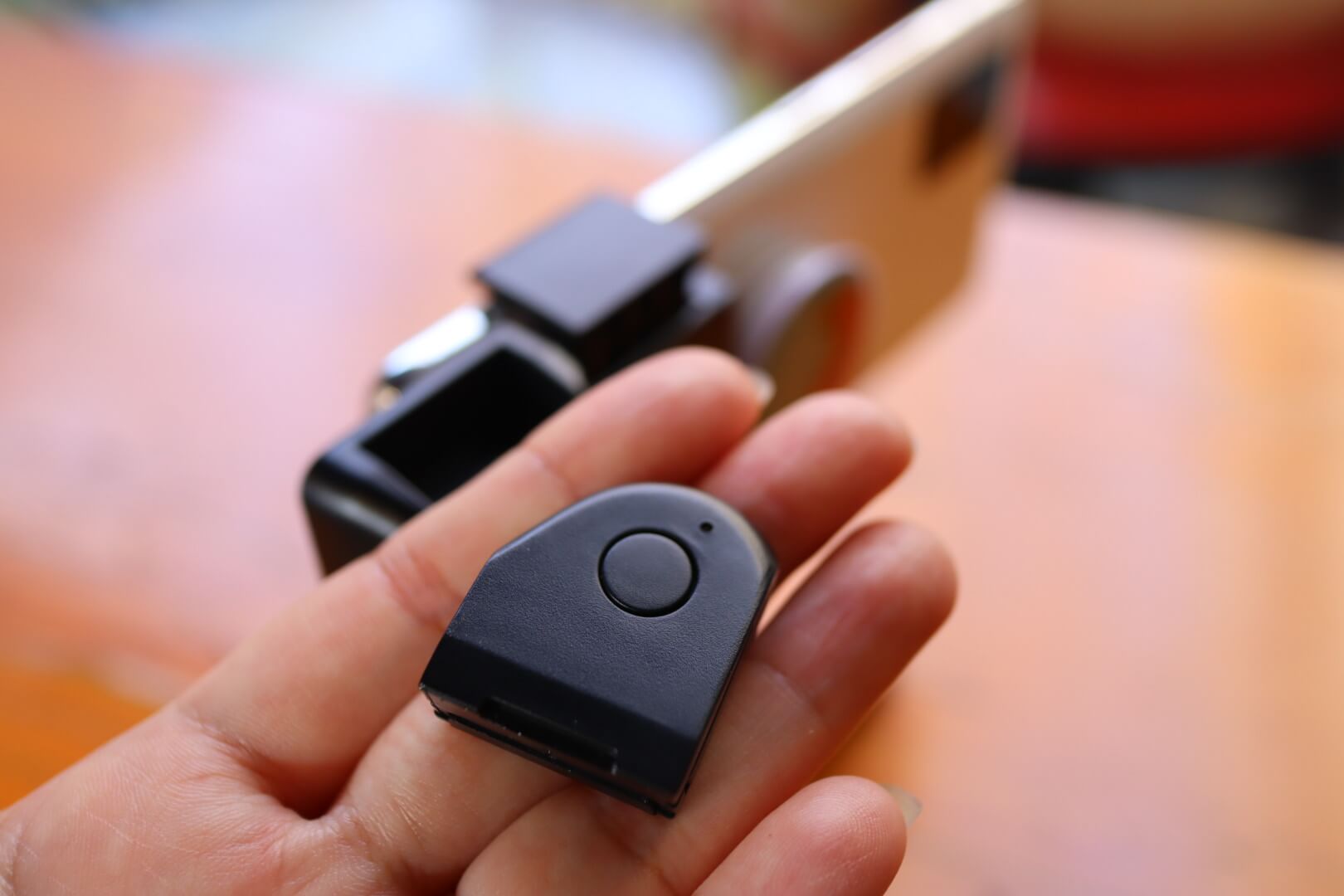 다이소-핸드폰-삼각대-셔터-분리