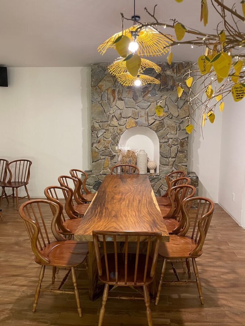 나트랑 시내 예쁜 카페 맛집 망고 커피 - 테이블 좌석