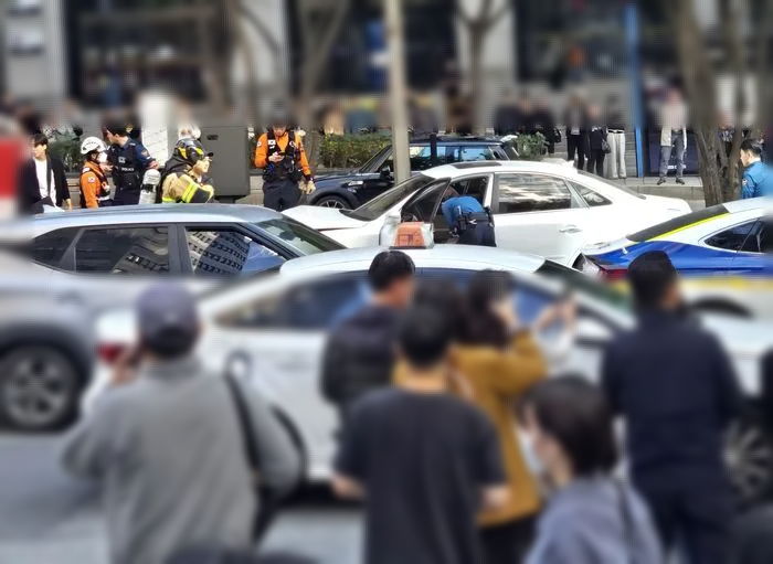 강남 테헤란로에서 발생한 무면허 운전 사고 현장