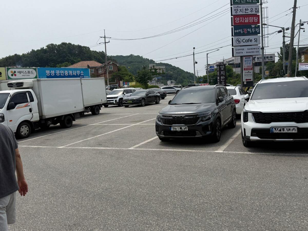 용인 메밀꽃필무렵 넓은 주차장