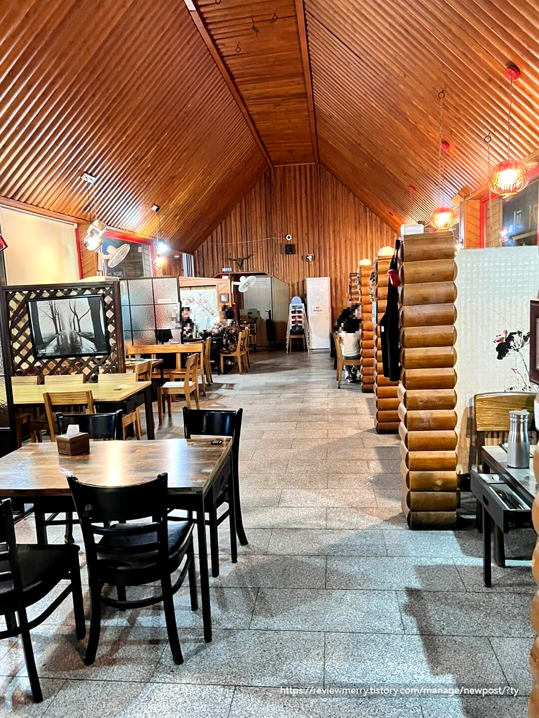 가게 내부 자리