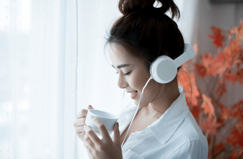 스트레스 상황 후 음악과 차로 감정을 회복하는 휴식 시간