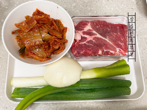 돼지목살김치찌개재료