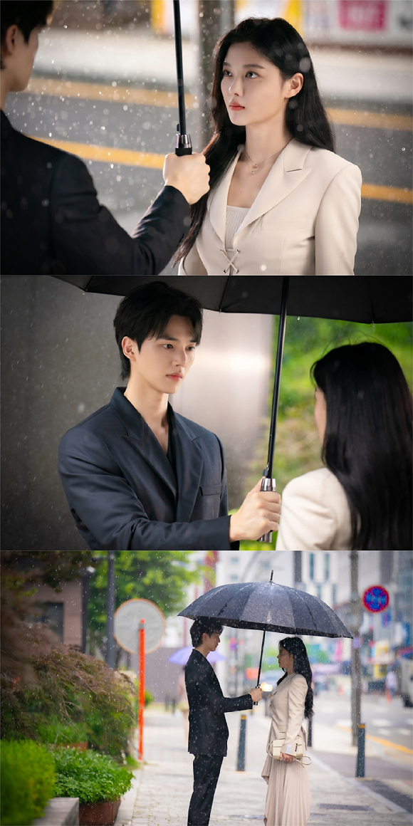 &#39;마이 데몬&#39; 송강과 김유정의 아련한 빗속 눈맞춤이 포착됐다.[사진=스튜디오S·빈지웍스]