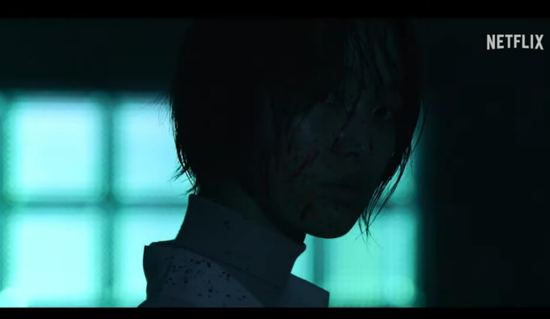 피범벅이 된 얼굴로 섬이 쳐다보는 장면