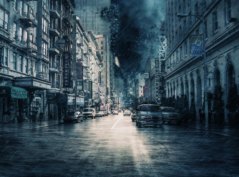 심야의 한적한 도로의 모습