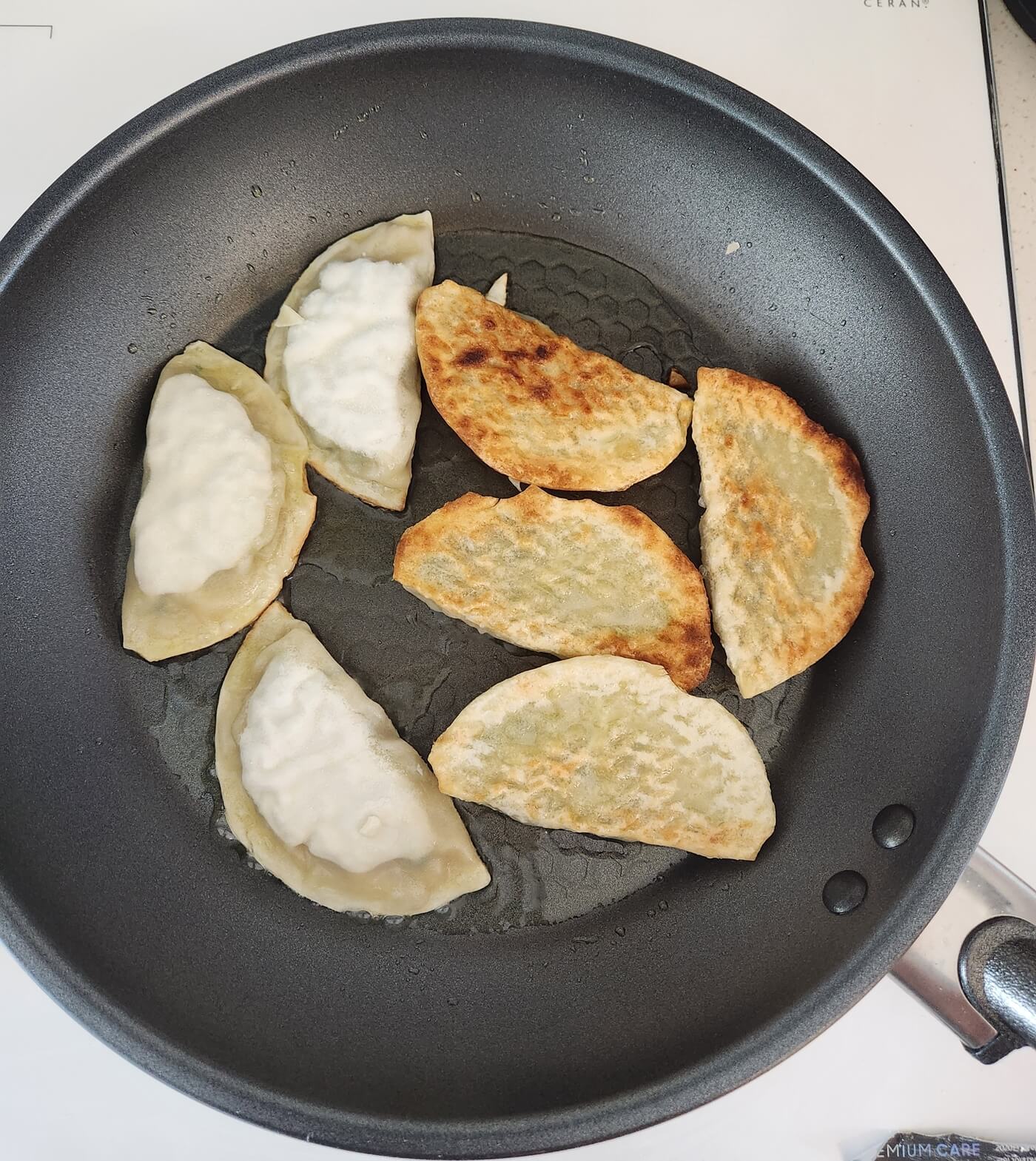 비비고-군만두-굽는법