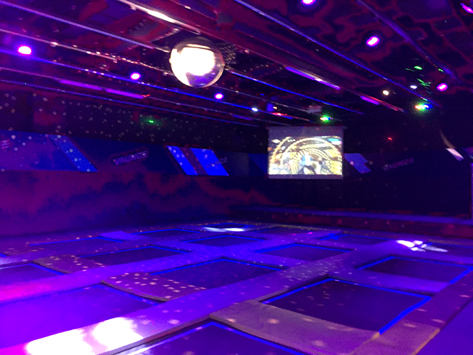 트램폴린장-조명