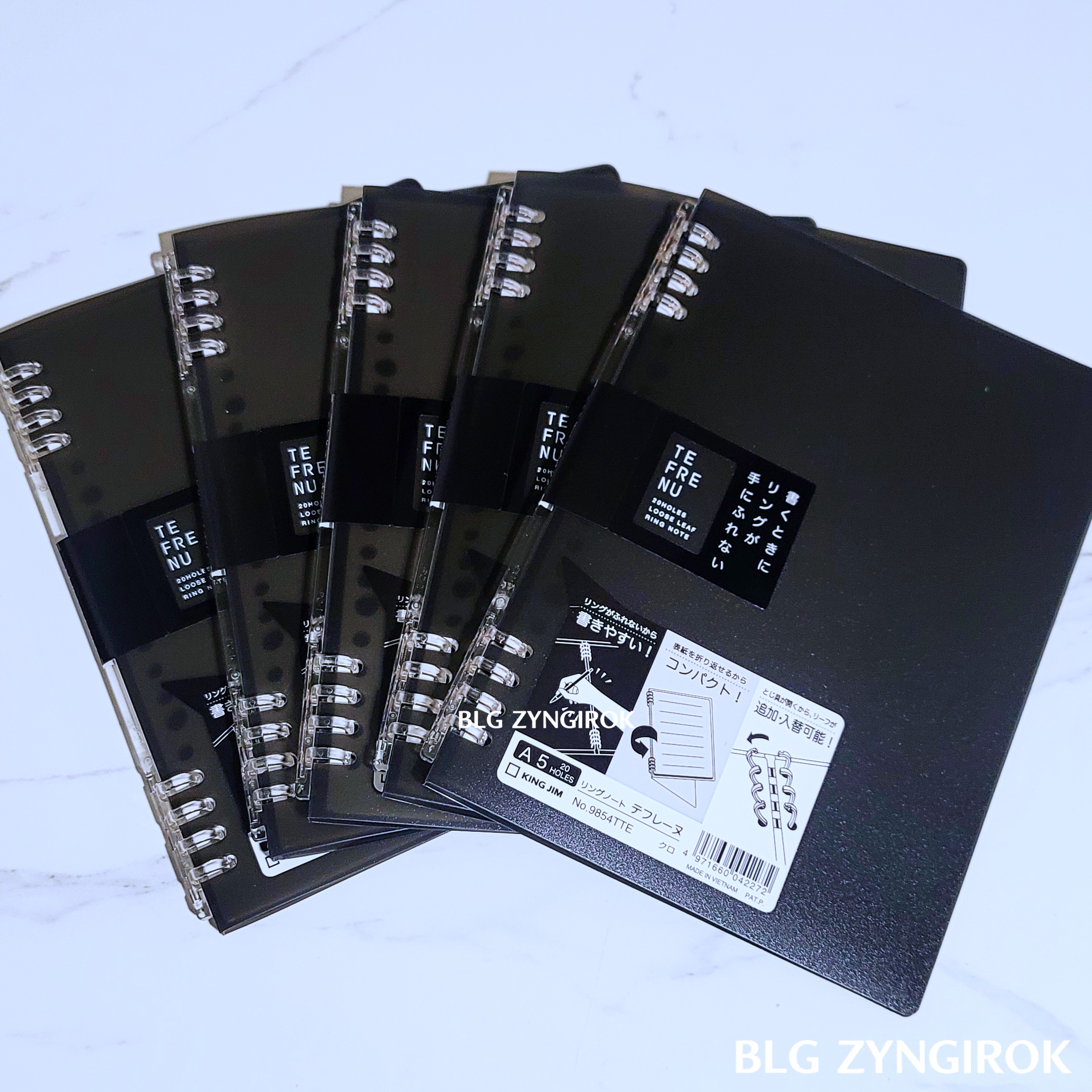 5개의-검은색-테프레누-바인더가-부채꼴-형태로-포개져-놓여있다.