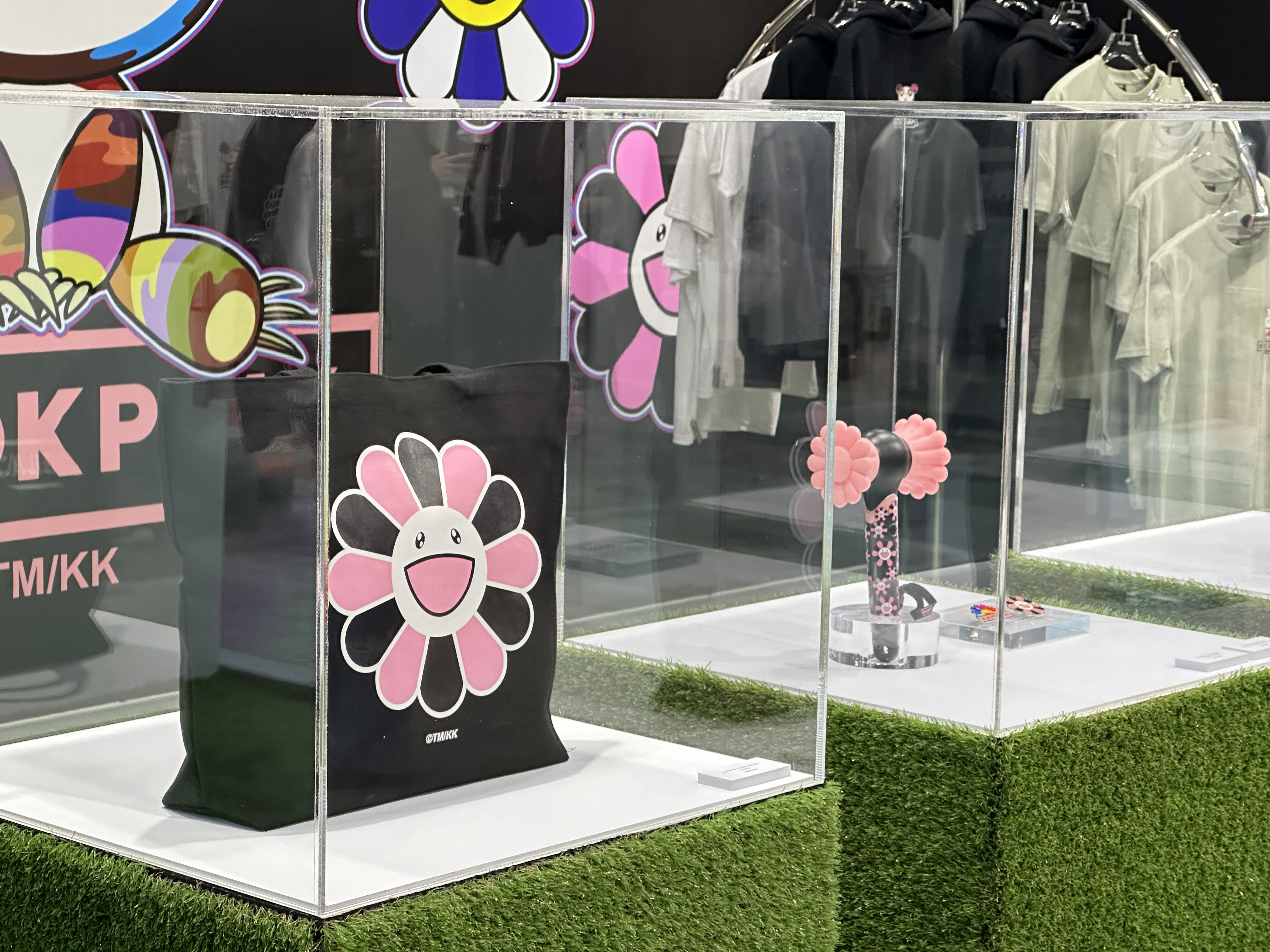 무라카미 타카시 X 블랙핑크 토트백과 응원봉