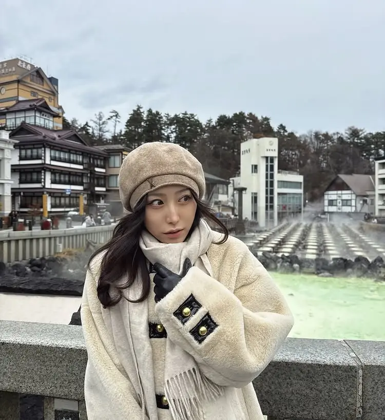 여성 참가자 아모