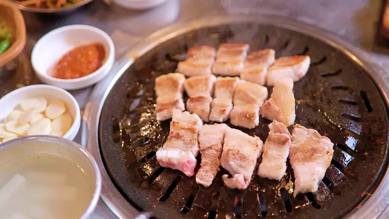 광부 애환이 담긴 폐광촌 소울 푸드 매운 양푼 갈비찜, 돼지고기 삼겹살 목살 구공탄구이 강원 정선 고깃집 맛집