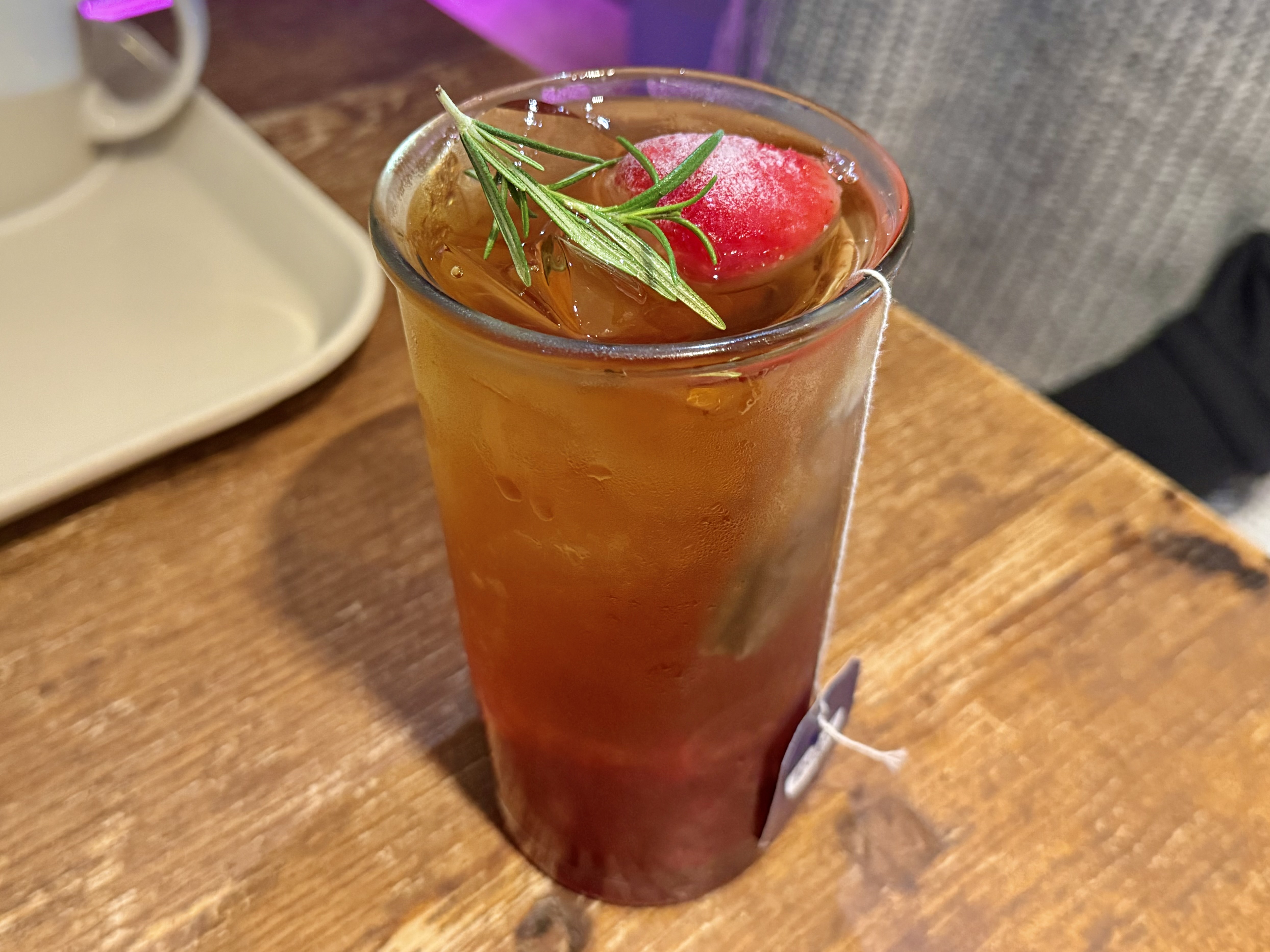 카페 오르트 연남의 스트로베리 블랙티